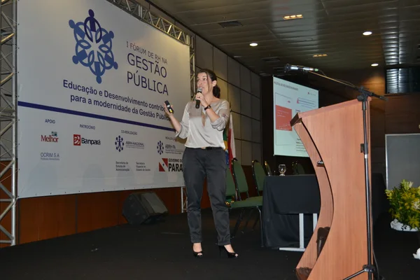 Subsecretária Fernanda Neves falou sobre estratégias para aprimorar a gestão de pessoas