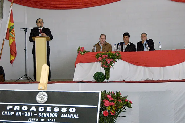 Alberto Pinto Coelho durante pronunciamento na inauguração da rodovia