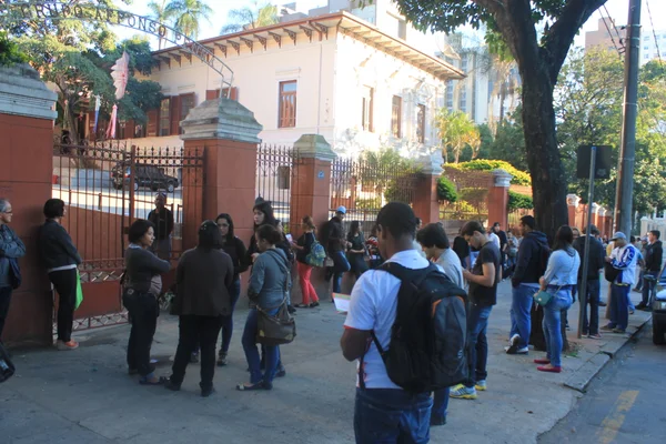 Na Escola Estadual Afonso Pena, em Belo Horizonte, cerca de 450 candidatos fizeram os exames
