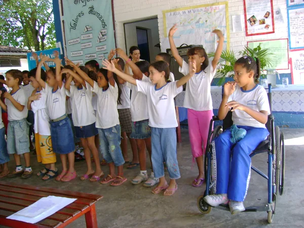 A ação com os alunos é desenvolvida durante todo o ano letivo e conta com cinco técnicas que são reiniciadas a cada semana