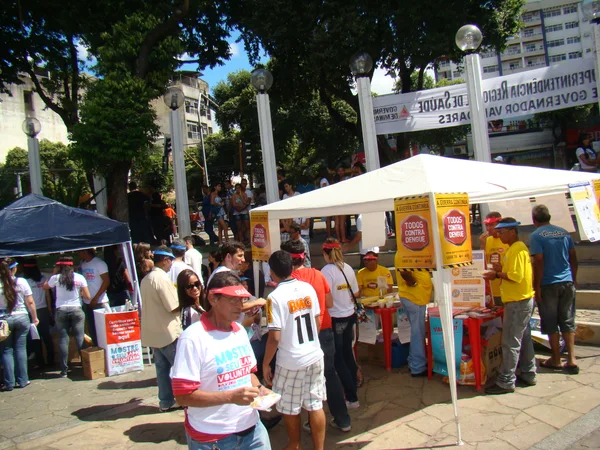 A ação foi realizada durante a 13ª Edição do Dia “V”, Dia do Voluntariado, na Praça dos Pioneiros