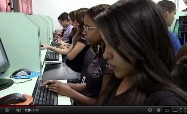 No primeiro vídeo da série, alunos têm qualificação profissional no projeto "Reinventando o Ensino Médio"