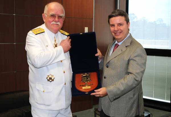 Governador foi promovido ao grau de Grande Oficial da maior comenda concedida pela Marinha