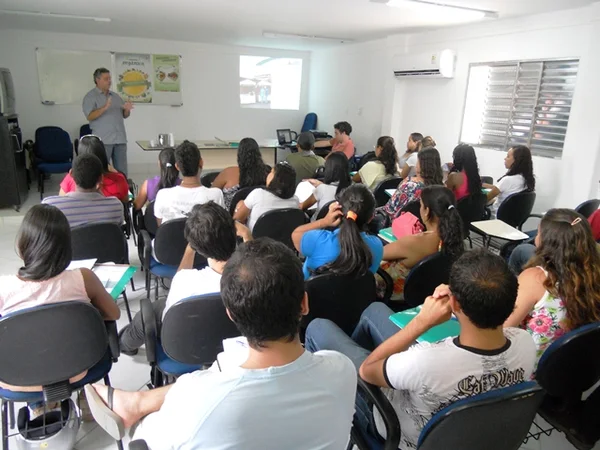 Curso incentiva a população de Januária e Janaúba a produzir alimentos saudáveis