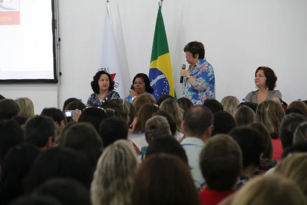 "Queremos que os Cesecs se tornem uma referência para a sociedade", disse Ana Lúcia Gazzola no encontro