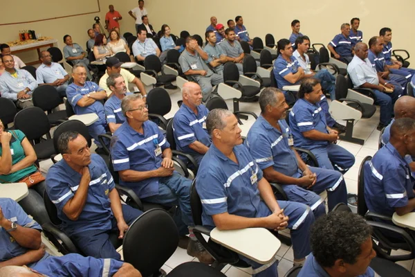 O trabalhadores da MRS Logística foram divididos em três turmas; duas em BH e uma em Conselheiro Lafaiete