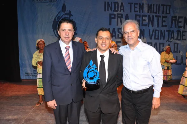 José Rogério Lara, Antônio Dumont e Ênio Resende durante a premiação