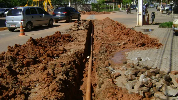 As obras referentes à construção de novas redes de esgoto contemplaram moradores de cinco bairros