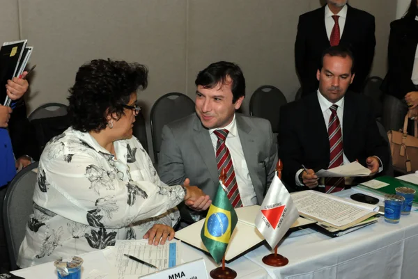 A ministra Izabella Teixeira, o secretário adjunto Danilo Vieira e o diretor-geral do IEF, Bertholdino Teixeira