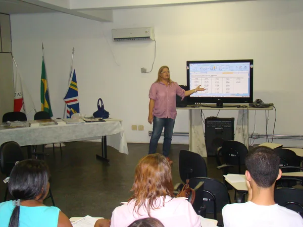 Capacitação em dengue para enfermeiros e técnicos da região Leste