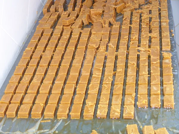 Fábrica de Inimutaba produz as rapadurinhas desde 2010 
