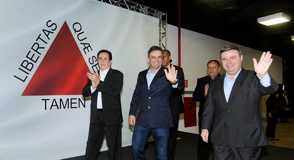 Prefeito Getúlio Neiva, senador Aécio Neves e o governador Anastasia, durante a solenidade