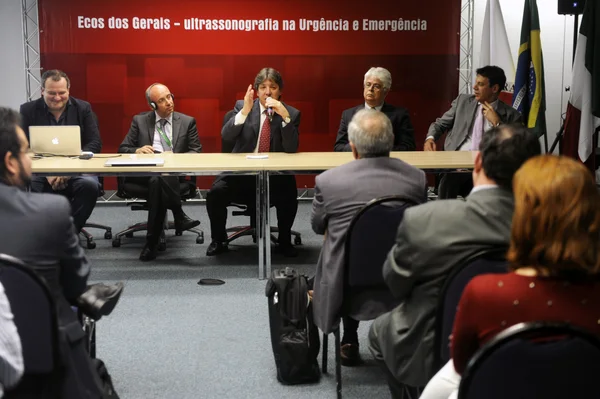 Secretário Antônio Jorge (centro) destacou a inovação em saúde que o projeto propõe