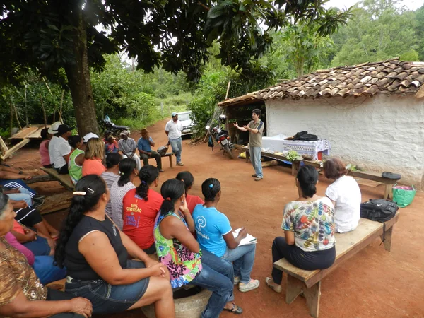  Comunidade afrodescendentes participa de oficina bordado realizada pela Emater-MG