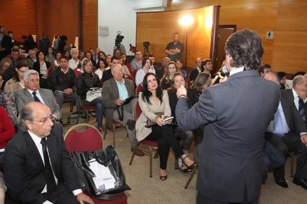 Gestores de 50 municípios participaram do evento para debater ações visando conter avanço da doença