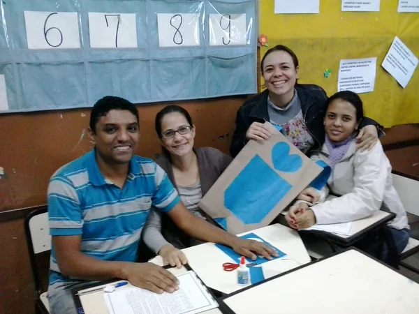 Educadores da Escola Estadual Senador Bernado Monteiro, de Santa Luzia, na 1ª etapa do "Dia D"'