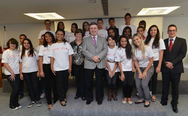 Estudantes foram recebidos pelo governador em solenidade realizada no Palácio Tiradentes