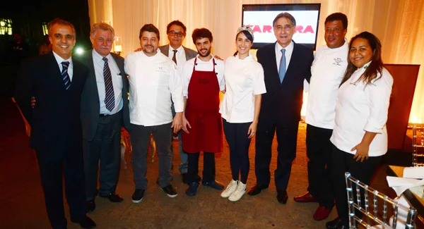 O governador Fernando Pimentel enaltece a força da gastronomia mineira durante o lançamento do Projeto Fartura, no Palácio da Liberdade