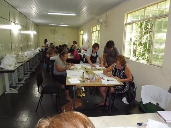 Em Valadares, o FEC vai propiciar à União Operária de Governador Valadares a realização de oficinas de artesanato para cerca de 420 pessoas
