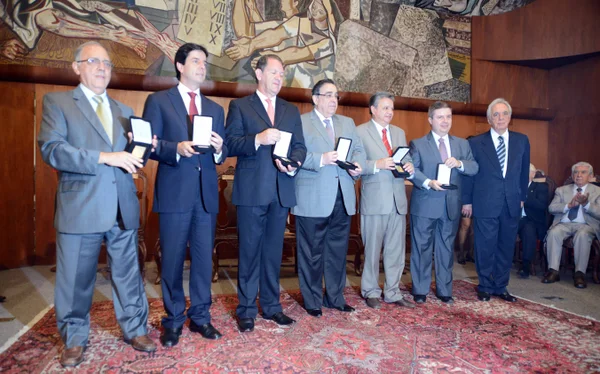O governador Antonio Anastasia e o vice-governador Alberto Pinto Coelho foram homenageados