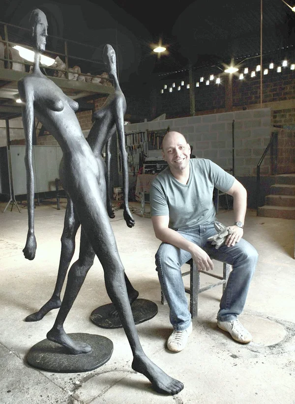 O artista Leopoldo Martins expõe em BH, após três anos apresentando trabalhos no exterior