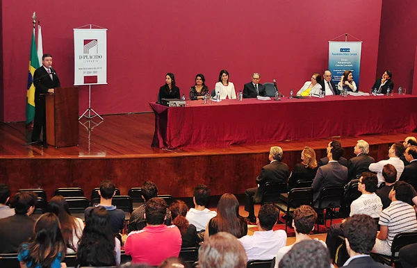 A Constituição Mineira de 1989 foi o tema da palestra proferida pelo governador Antonio Anastasia, durante o evento