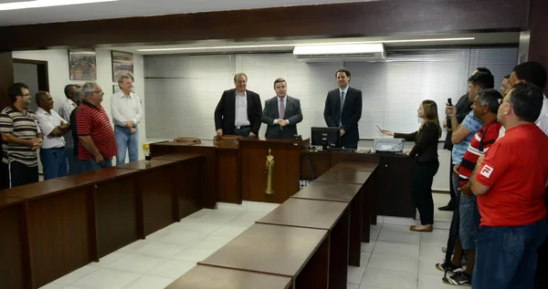 Anastasia recebeu homenagem de dirigentes do futebol amador pelo apoio e parceria ao esporte em Minas