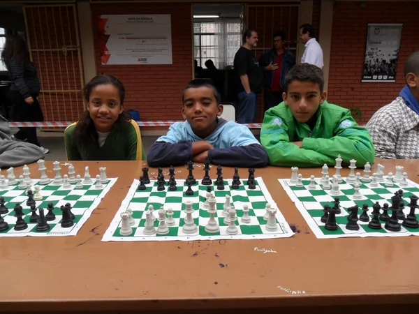 Projeto Xadrez na Escola Cerca envolve cerca de 50 alunos do ensino fundamental da cidade de Passos