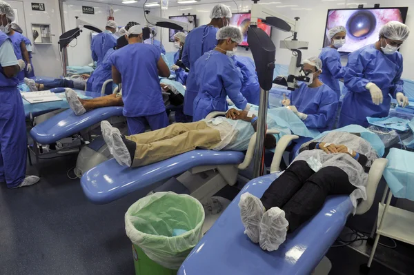 Ao todo foram realizados 10.005 atendimentos iniciais, 4.100 atendimentos pós-operatórios e 5.491 cirurgias