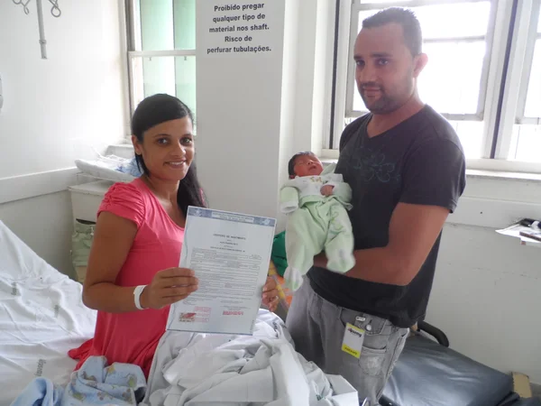 Sistema interligado ao cartório permite que mães saiam da maternidade com registro dos filhos