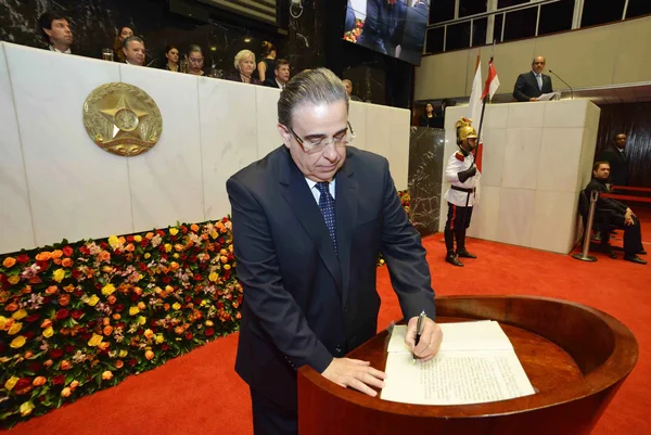 O representante maior do Executivo mineiro foi empossado na Assembleia Legislativa de Minas