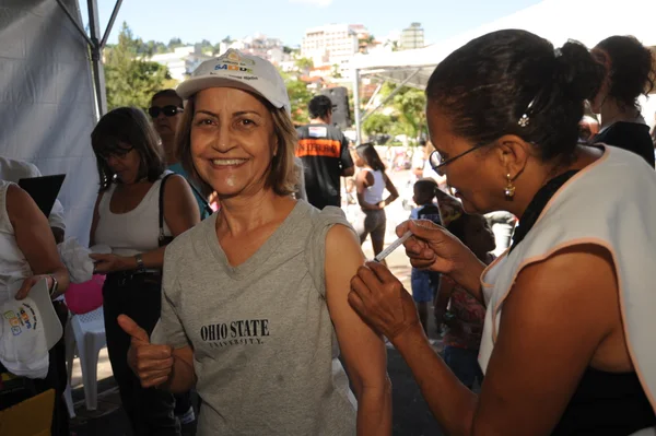 A estratégia vai promover a vacinação massiva da população do grupo prioritário