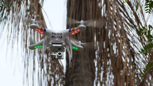 O drone garante a captação de imagens e também o envio diretamente a um celular