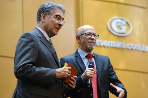 Governador Fernando Pimentel e o pastor Jorge Linhares, durante culto na Igreja Getsêmani