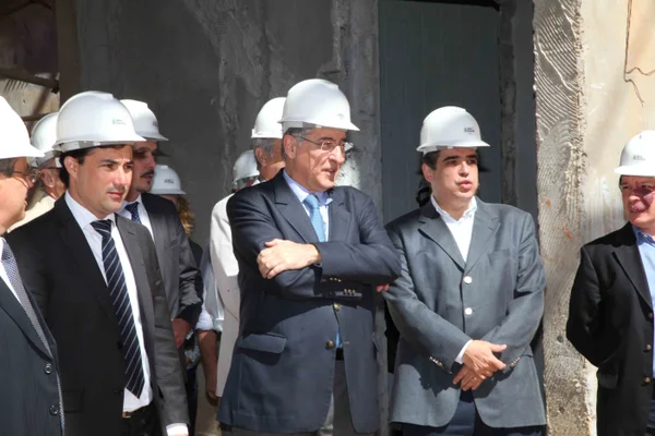 Pimentel e o presidente da Codemig, Marco Antônio Castello Branco (à direita), durante a visita às obras