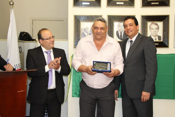 O funcionário mais antigo do conselho, Rogenaldo Effe Meireles, foi homenageado na solenidade