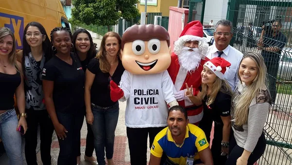 O mascote da Polícia Civil, o Tirinha, visitou a (Umei) Zilah Sposito