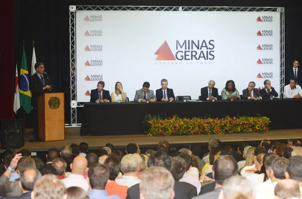 Governador Fernando Pimentel participa de evento no Minascentro para transferência de recursos para o transporte escolar