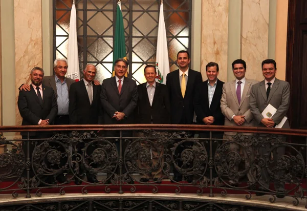 Governador com bancada federal do PMDB, no Palácio da Liberdade, em Belo Horizonte