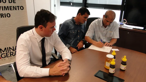 Com o convênio, a Associação dos Apicultores de Bocaiúva (Apiboc) recebeu cerca de R$ 130 mil para compra de máquinas e equipamentos