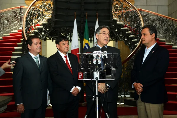 O objetivo do encontro foi trocar experiências administrativas implementadas pelos governadores na atual gestão