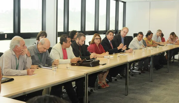 A reunião contou com lideranças de 35 entidades sindicais