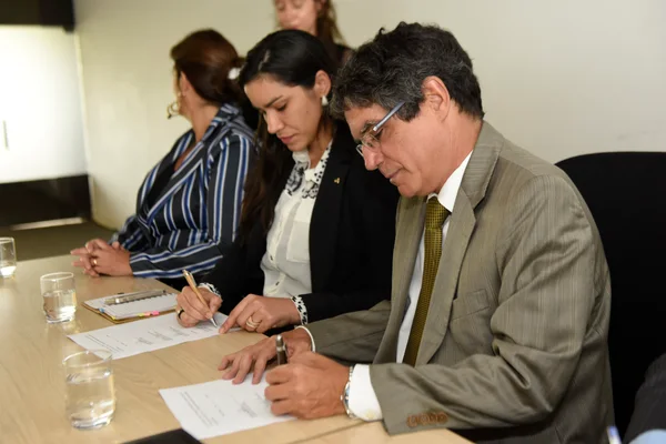 secretário de Estado de Saúde, Fausto Pereira dos Santos, na assinatura dos Contratos Organizativos de Ação Pública Ensino-Saúde