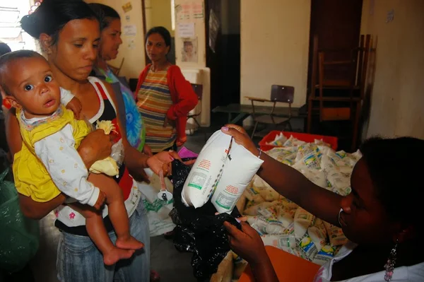 As produtoras fornecedoras podem contribuir para o enfrentamento à fome e à desnutrição, por meio do programa Leite pela Vida