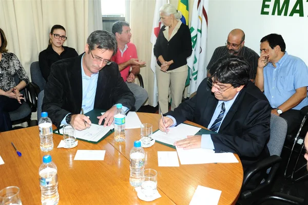 Assinatura do termo de cooperação para o desenvolvimento rural sustentável em municípios da bacia hidrográfica do Rio Doce