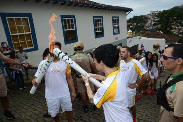 Passagem da tocha interrompeu a rotina na histórica cidade de Ouro Preto