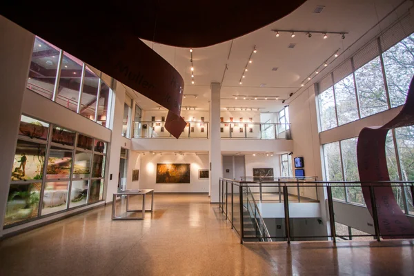O prédio, que abriga a sede do Museu Peter Lund, possui 1.850 mil metros quadrados