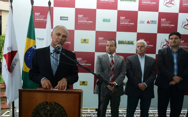 Ao discursar para uma plateia de produtores e lideranças rurais, Andrade destacou o papel do setor agropecuário no Estado