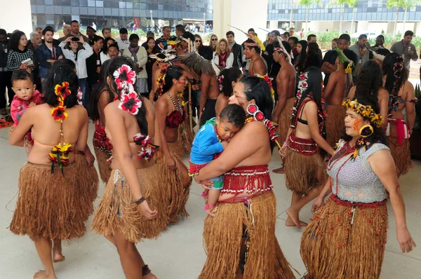 Índios Pataxós durante o lançamento do edital na Cidade Administrativa de Minas Gerais