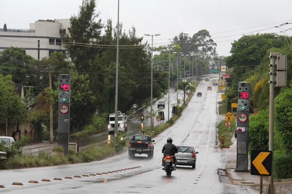 O Governo de Minas Gerais, por meio do DEER/MG, está investindo R$ 77,69 milhões no contrato dos radares 